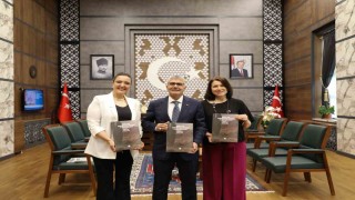 Niğdede Tepeyrana vefa: Ödül töreni ve kitap tanıtımı bir arada gerçekleşti