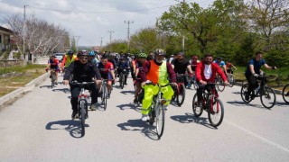 Niğdenin tarihi rotasında yüzlerce sporcu pedal çevirdi
