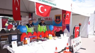 Ödemişte Jandarma trafik ekiplerinden fuar alanında bilgilendirme standı