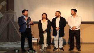 Ödüllü tiyatro oyunu Tavasta seyirciyle buluştu