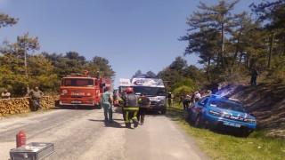 Odun sterine çarpan otomobil takla attı
