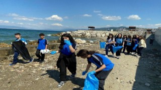 Öğrencilerden Mudanya sahillerinde temizlik operasyonu