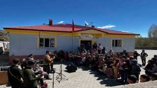 Öğretmenlerden müzikli dokunuş