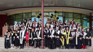 Oltu Beşeri ve Sosyal Bilimler Fakültesinde mezuniyet coşkusu