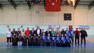 Oltuda hentbolun şampiyonu Oltu Anadolu Lisesi