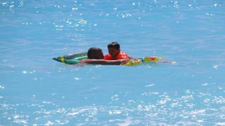 Ölüdenizde plajlarda sezon hareketliliği başladı