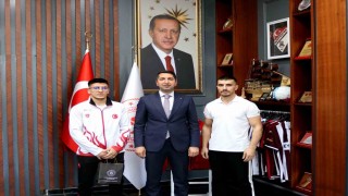 Omzundaki sakatlık yıldırmadı, Türkiye 3.sü oldu