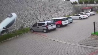 Orduda otomobil site bahçesine uçtu: 1 ölü