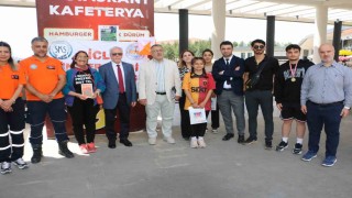 Oryantiring yarışmasına katılanlara tatlı ikram edildi