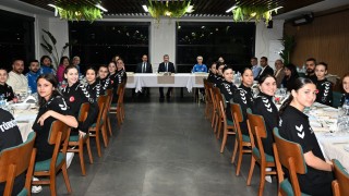 Osmaniye Valisi Yılmaz’dan U17 Hentbol Milli Takımı’na Moral Ziyareti