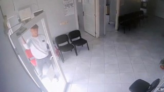 Osmaniyede doktoru tehdit edip, sağlık merkezin camını kıran şüpheli gözaltında