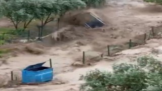 Osmaniyede onlarca araç sel sularına kapıldı