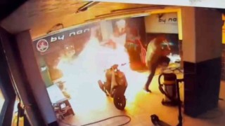 Oto yıkamacıdaki yangın güvenlik kamerasında