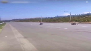 Otobanda motorun üzerine uzanarak ölüme yarış pahalıya patladı