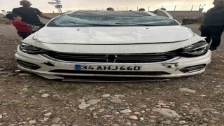 Otomobil 3 metre yükseklikteki köprüden uçtu: 3 yaralı