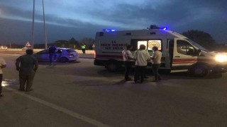 Otomobil aydınlatma direğine çarptı: 1 ölü