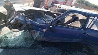 Otomobil bariyerlere çarparak hurdaya döndü: 1 yaralı