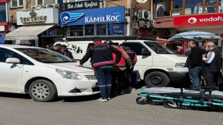 Otomobil ile motosiklet çarpıştı; 1 yaralı