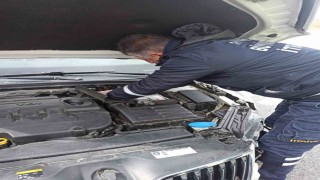 Otomobil refüje çarptı: 2 yaralı