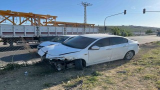 Otomobille çarpışan motosikletin sürücüsü yaralandı