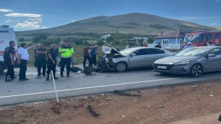 Otomobiller çarpıştı: 6 yaralı