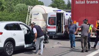 Otoyolda 3 araç çarpıştı: 4 yaralı