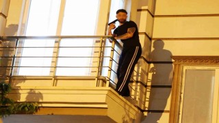 Oyuncak tabancayla polisi alarma geçirdi