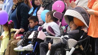 Özel bireyler düzenlenen festivalle sosyalleşti