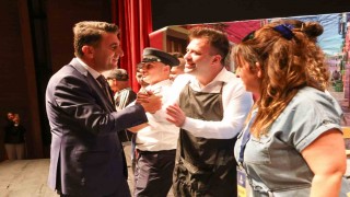 Özel bireyler sahneye çıktı, izleyiciler ayakta alkışladı