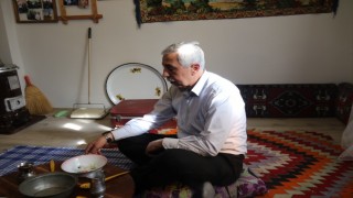 Genç kuşaklara geçmişini unutturmamak için evini müzeye çevirdi