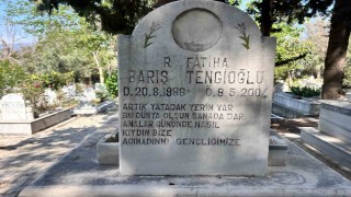 Özgür Özele saldıran şüphelinin katlettiği oğlunun mezarındaki Analar gününde nasıl kıydın bize ifadeleri dikkat çekti