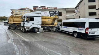 Pendikte kontrolden çıkan hafriyat kamyonu dehşet saçtı