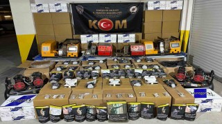 Piyasa değeri 1 milyon lira olan kaçak sigara ve malzemesi ele geçirildi