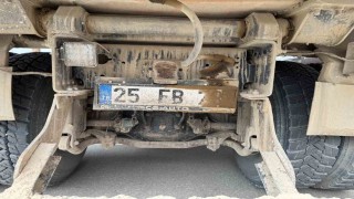 Plakasını kaskla, kilitle ve çamurla kapatan sürücülerin sözleri şaşırttı