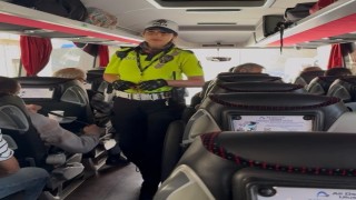 Polis vatandaşlara güvenli yolculuğu anlattı