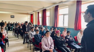Polislerden öğrencilere meslek tanıtımı