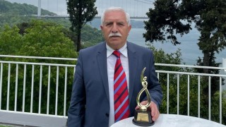 Prof. Dr. Rüştü Güntürkün’e Yılın Akademik Altın Kalem Ödülü