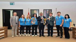Rektör Kaçar, şampiyon sporcuları ağırladı