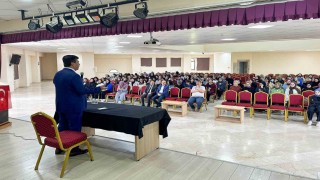 Rektör Sarıbıyık liseli öğrenciler ile tecrübelerini paylaştı