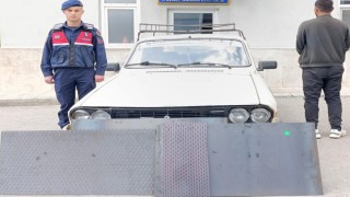 Römork arka kapağını çalmak isteyen şahıs yakalandı