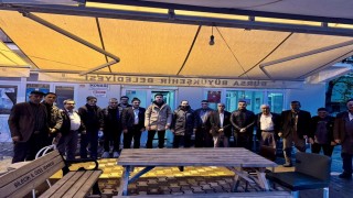 Sabah namazında köylülerle bir araya geldi