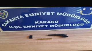 Sakaryada 17 yıl hapis cezası olan şahıs ruhsatsız tabancayla yakalandı