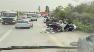 Sakaryada fidanlıktaki ağaçlı saksılara çarpan otomobil ters döndü: 1 yaralı