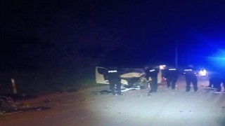 Sakaryada otomobilin çarptığı motosiklet paramparça oldu: Motokurye hayatını kaybetti