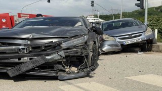 Sakaryada otomobiller çarpıştı: 4 yaralı