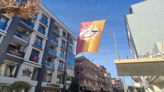 Salihlide caddelere Galatasaray bayrakları asıldı