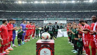 Şampiyon Kocaelispor son maçına alkışlarla çıktı