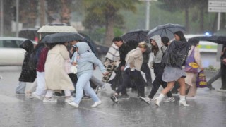 Samsunda sağanak yağmur ve dolu hayatı olumsuz etkiledi