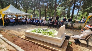Sanayici M. Naci Topçuoğlu, mezarı başında dualarla anıldı