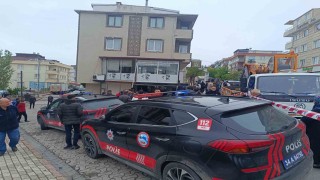 Sancaktepede otomobil telefoncuya daldı